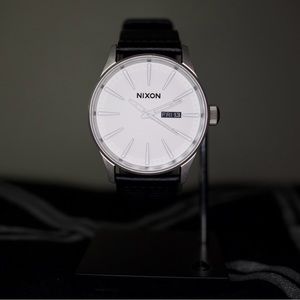 Nixon Sentry Leather White/Silver/Black LIKE NEW